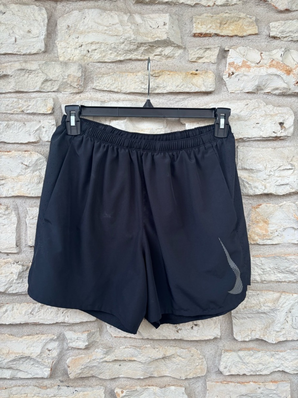 Black Men’s Athletic Shorts with Reflective Swoosh 5in Large